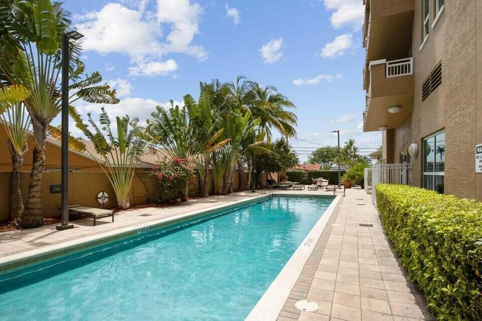 For Rent: $3,000 (2 beds, 2 baths, 1072 Square Feet)