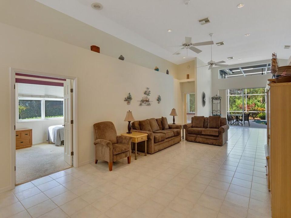 For Sale: $449,000 (3 beds, 2 baths, 2546 Square Feet)