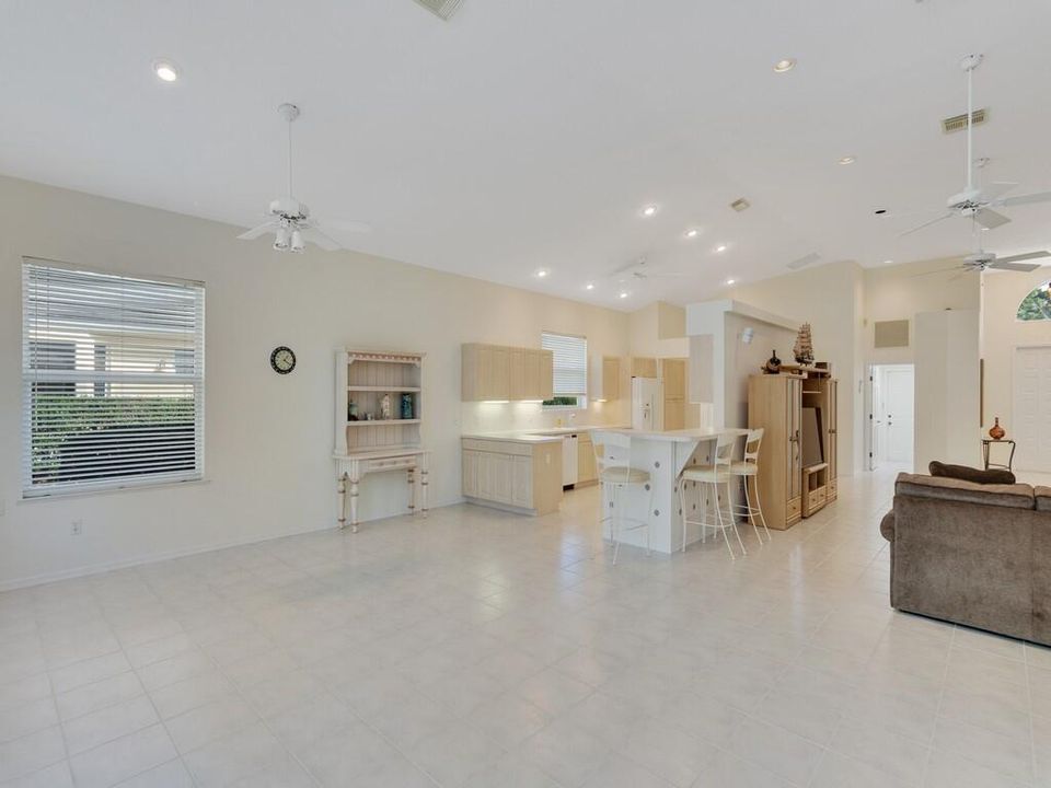 For Sale: $449,000 (3 beds, 2 baths, 2546 Square Feet)