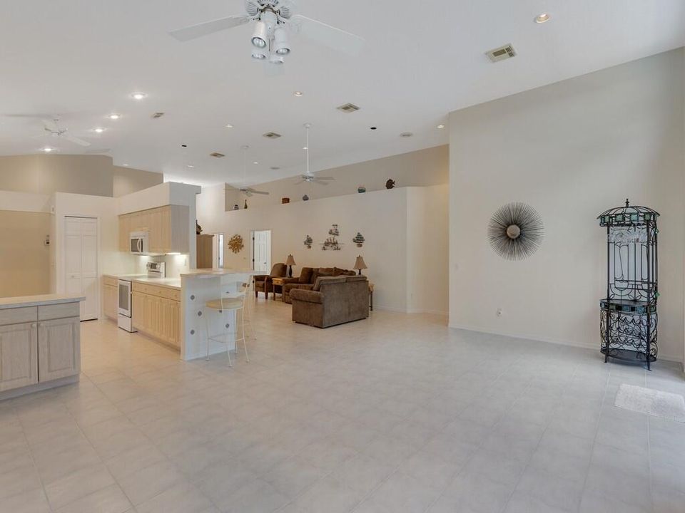 For Sale: $449,000 (3 beds, 2 baths, 2546 Square Feet)