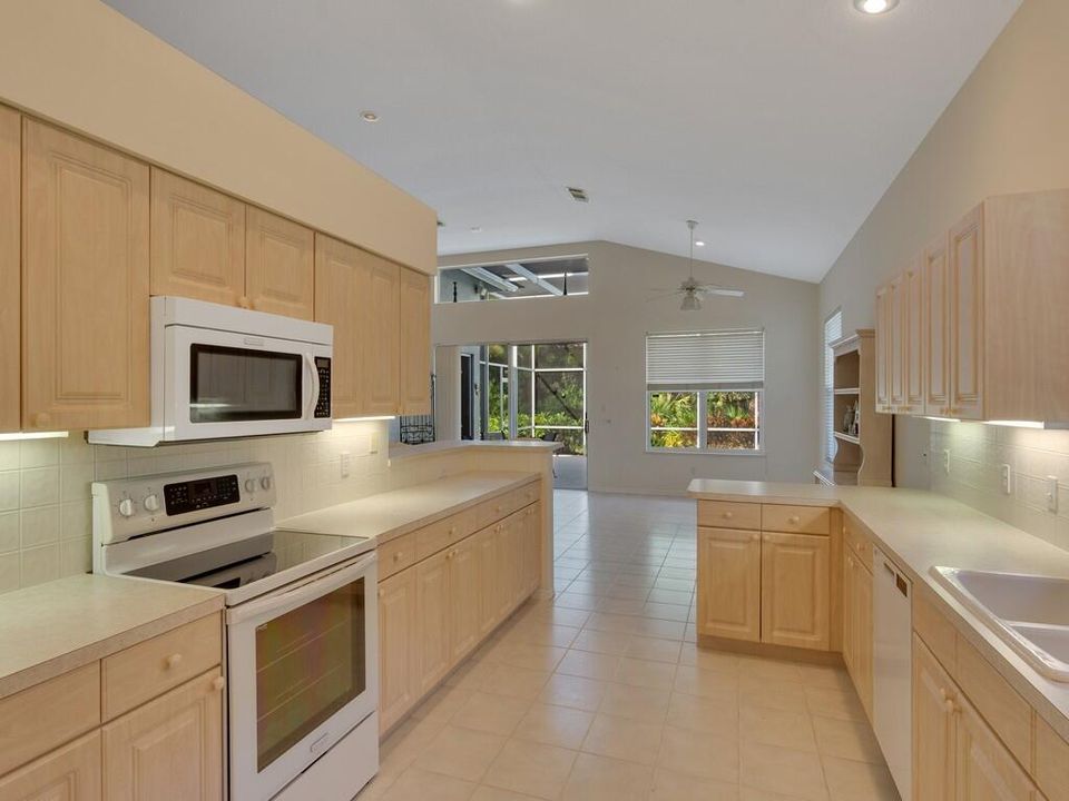 For Sale: $449,000 (3 beds, 2 baths, 2546 Square Feet)