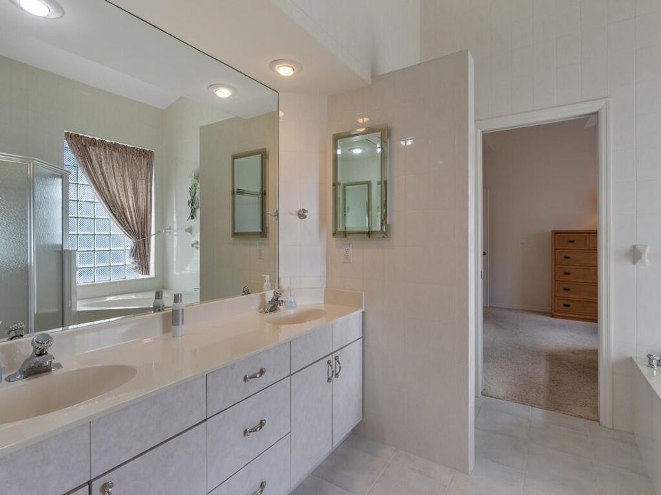 For Sale: $449,000 (3 beds, 2 baths, 2546 Square Feet)