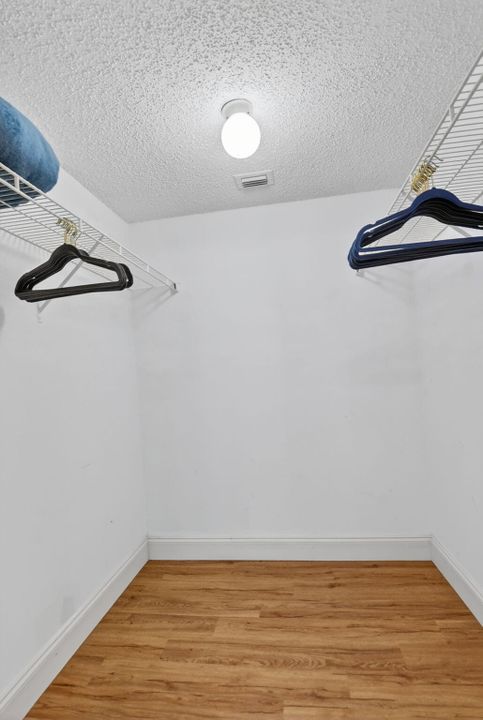 En Venta: $249,000 (2 camas, 2 baños, 1200 Pies cuadrados)