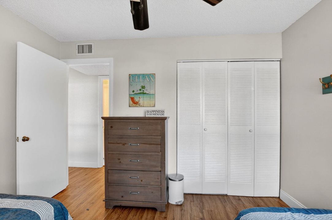 En Venta: $249,000 (2 camas, 2 baños, 1200 Pies cuadrados)