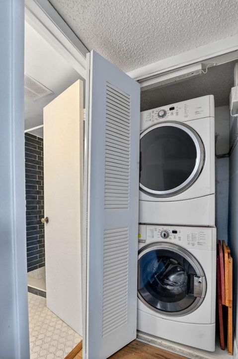 En Venta: $249,000 (2 camas, 2 baños, 1200 Pies cuadrados)