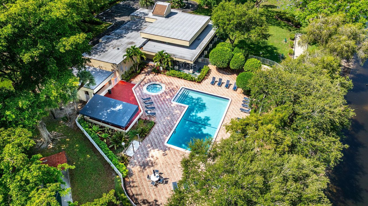 En Venta: $249,000 (2 camas, 2 baños, 1200 Pies cuadrados)