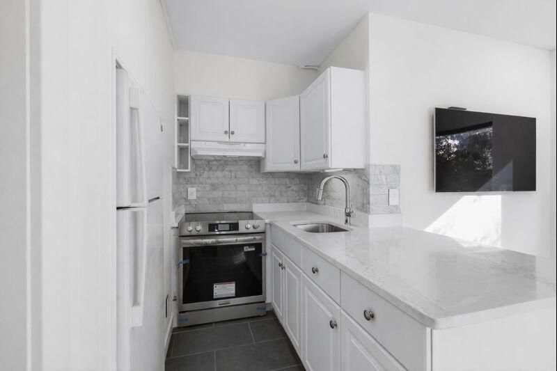 For Rent: $2,200 (1 beds, 1 baths, 480 Square Feet)