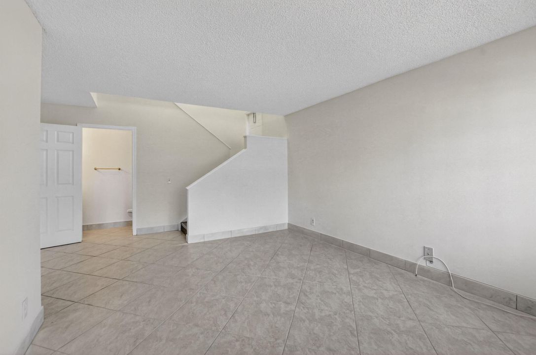 For Rent: $3,400 (3 beds, 2 baths, 1320 Square Feet)