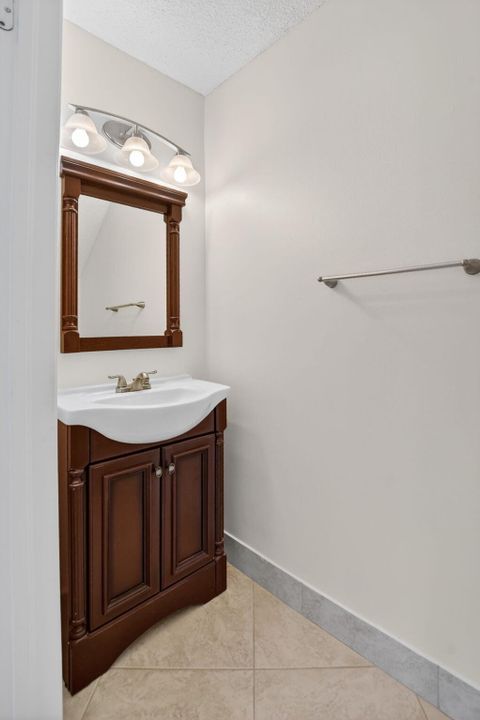 For Rent: $3,400 (3 beds, 2 baths, 1320 Square Feet)