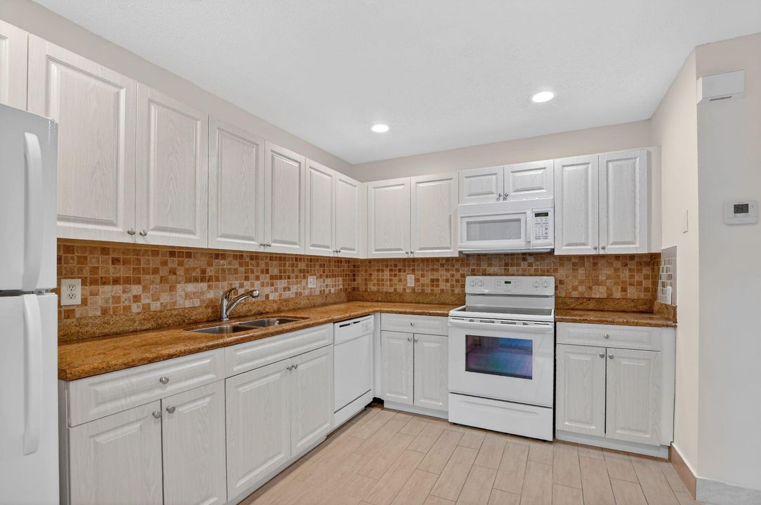 For Rent: $3,400 (3 beds, 2 baths, 1320 Square Feet)