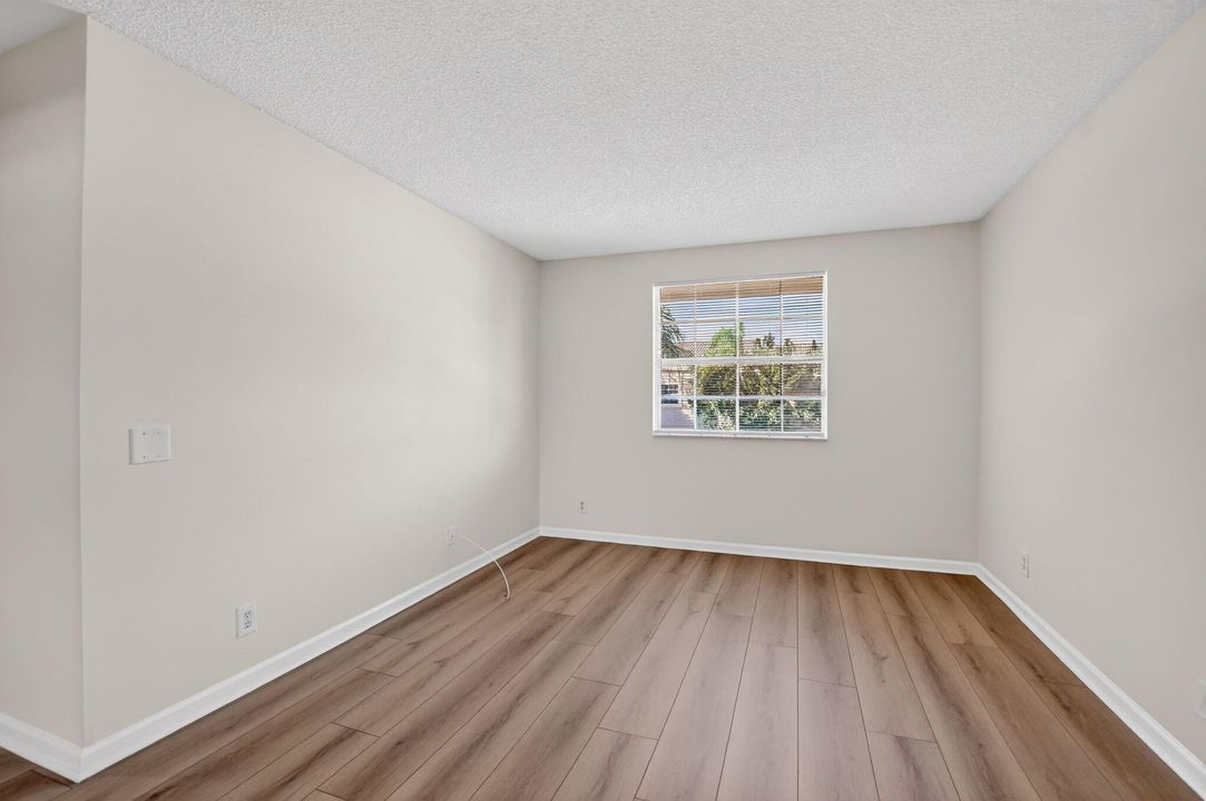 For Rent: $3,400 (3 beds, 2 baths, 1320 Square Feet)