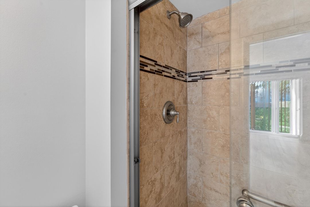 For Sale: $279,000 (2 beds, 2 baths, 860 Square Feet)