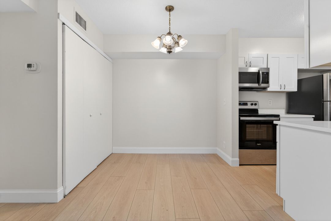 For Sale: $279,000 (2 beds, 2 baths, 860 Square Feet)