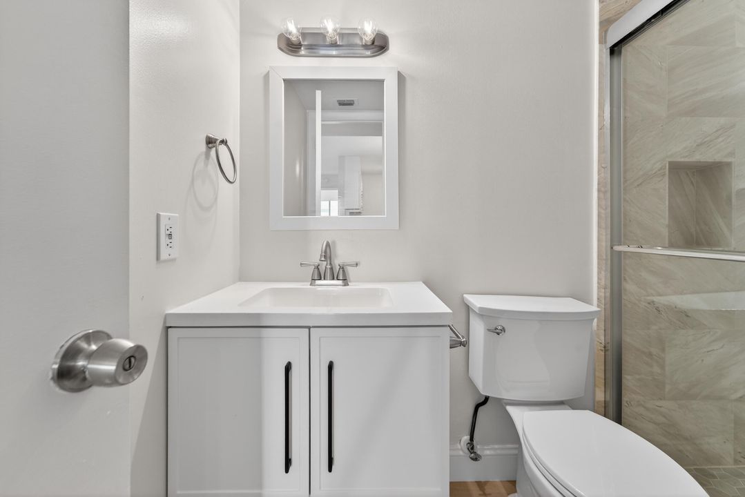 For Sale: $279,000 (2 beds, 2 baths, 860 Square Feet)