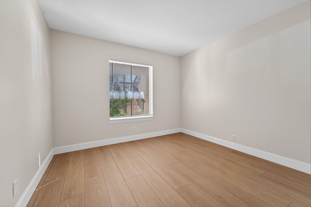 For Sale: $279,000 (2 beds, 2 baths, 860 Square Feet)