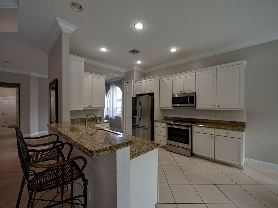 En Venta: $429,000 (2 camas, 2 baños, 2010 Pies cuadrados)