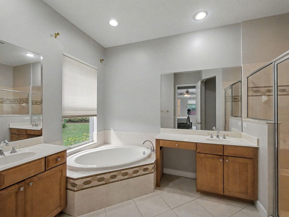 En Venta: $429,000 (2 camas, 2 baños, 2010 Pies cuadrados)