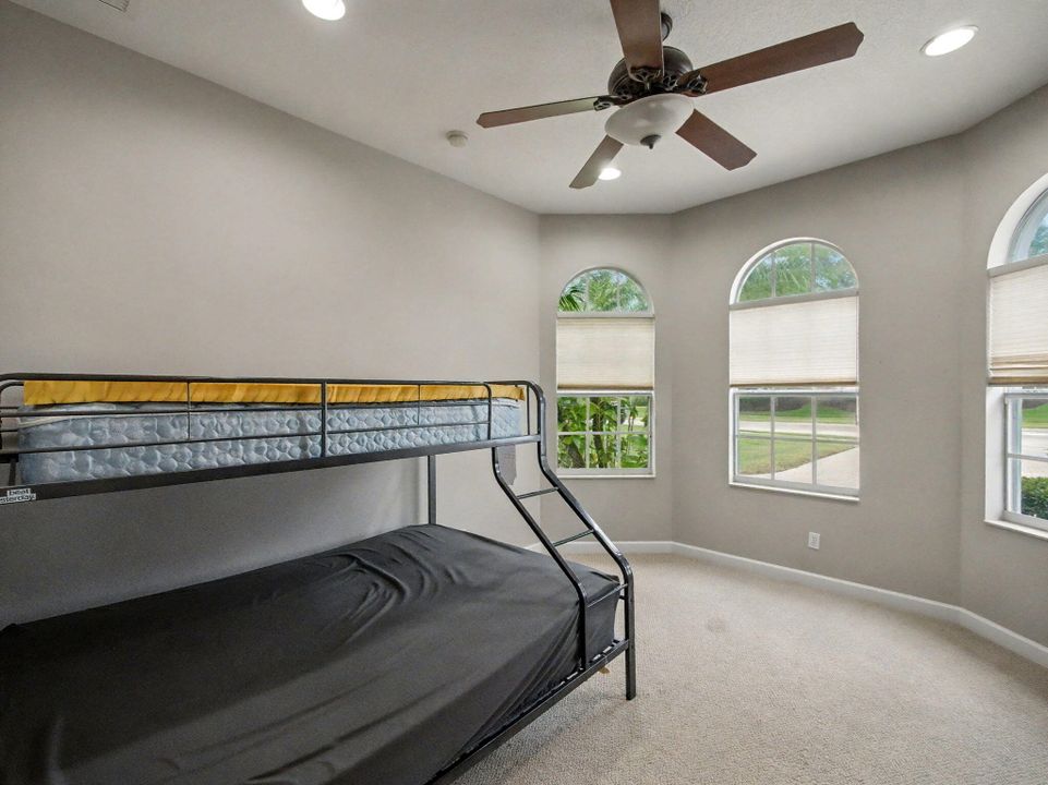 En Venta: $429,000 (2 camas, 2 baños, 2010 Pies cuadrados)