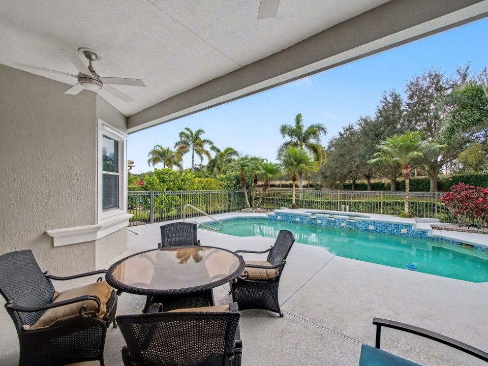 En Venta: $429,000 (2 camas, 2 baños, 2010 Pies cuadrados)