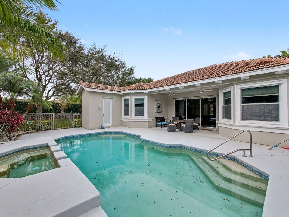 En Venta: $429,000 (2 camas, 2 baños, 2010 Pies cuadrados)