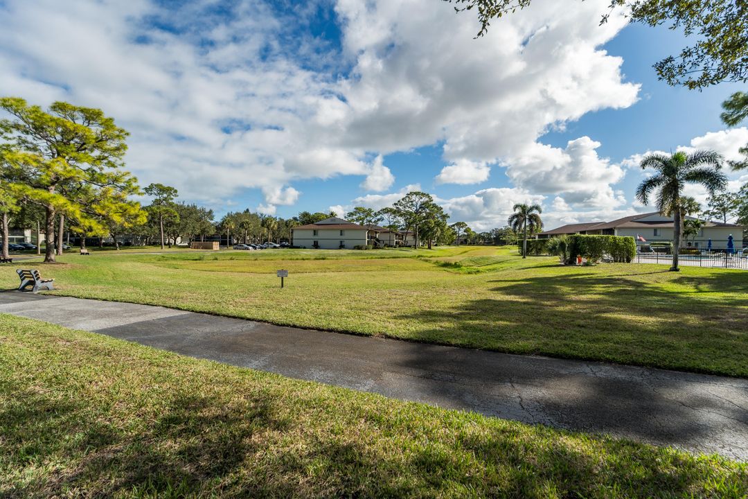 For Sale: $279,000 (2 beds, 2 baths, 860 Square Feet)