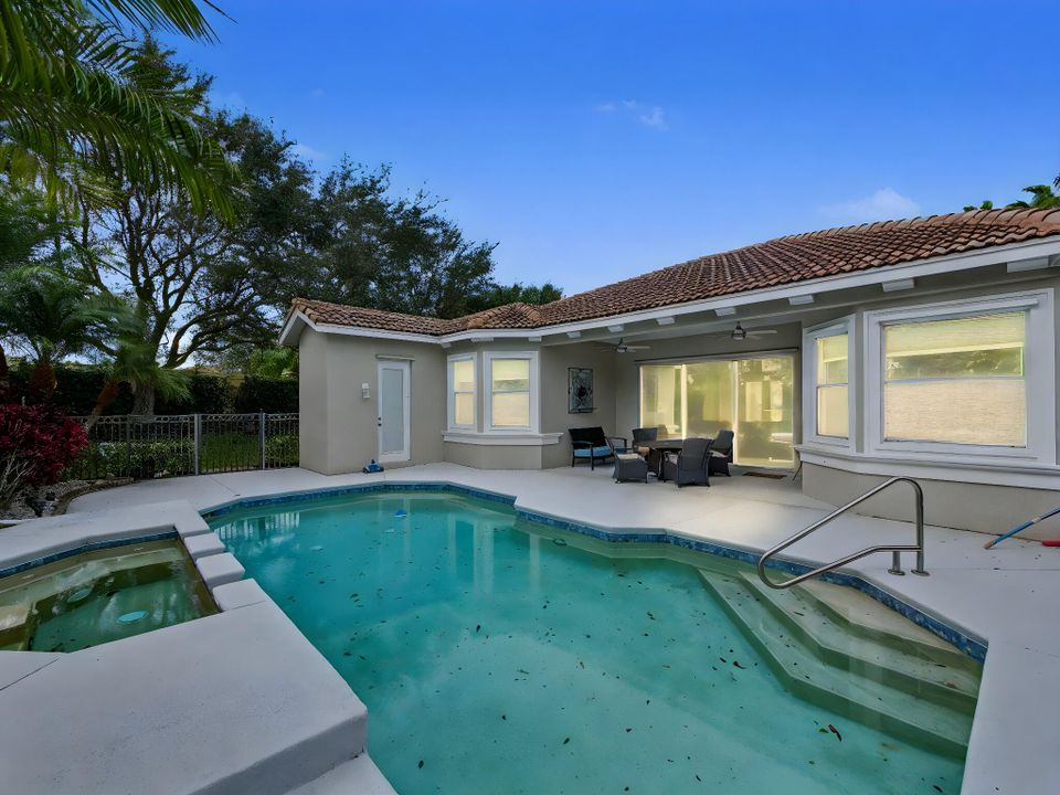 En Venta: $429,000 (2 camas, 2 baños, 2010 Pies cuadrados)