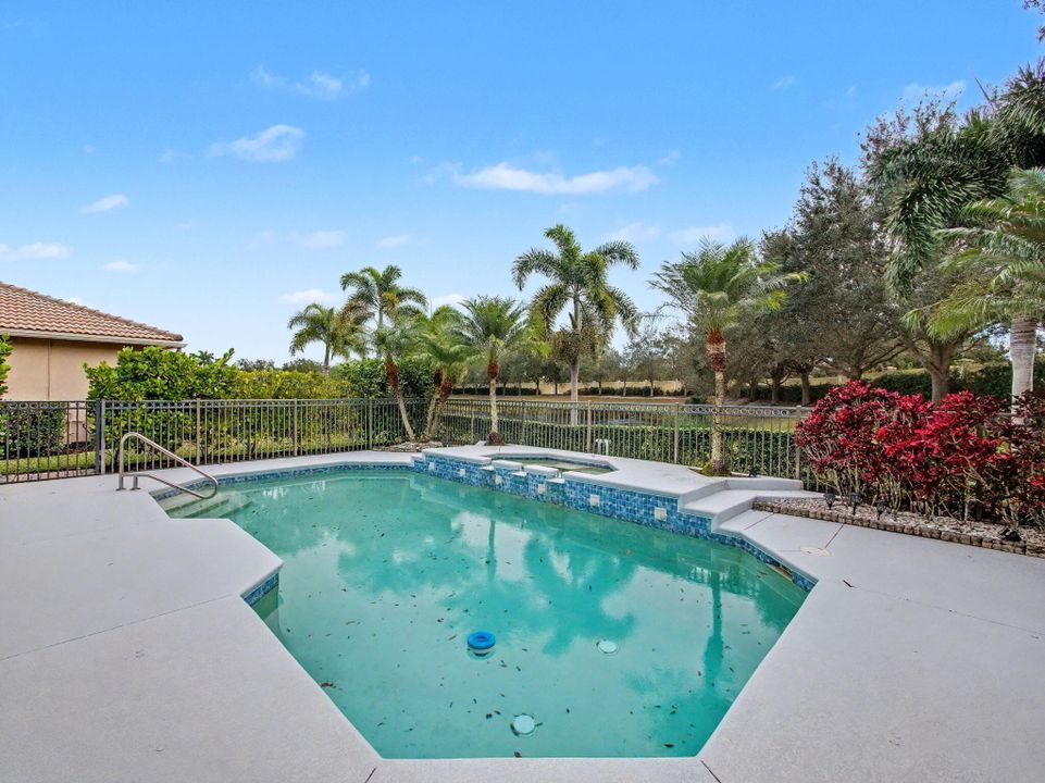 En Venta: $429,000 (2 camas, 2 baños, 2010 Pies cuadrados)