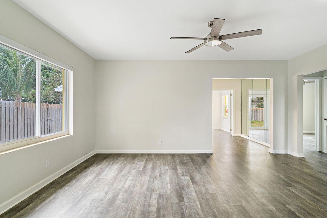 For Rent: $2,350 (2 beds, 1 baths, 1242 Square Feet)