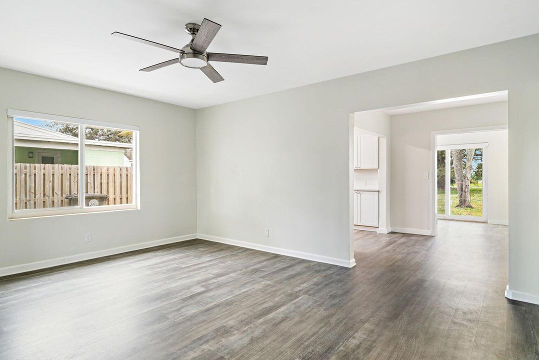 For Rent: $2,350 (2 beds, 1 baths, 1242 Square Feet)