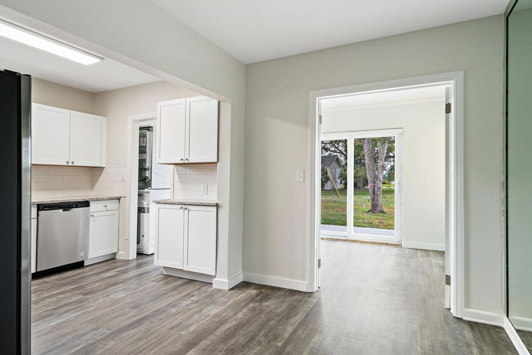 For Rent: $2,350 (2 beds, 1 baths, 1242 Square Feet)