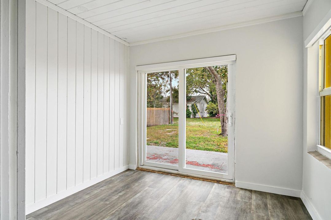 For Rent: $2,350 (2 beds, 1 baths, 1242 Square Feet)