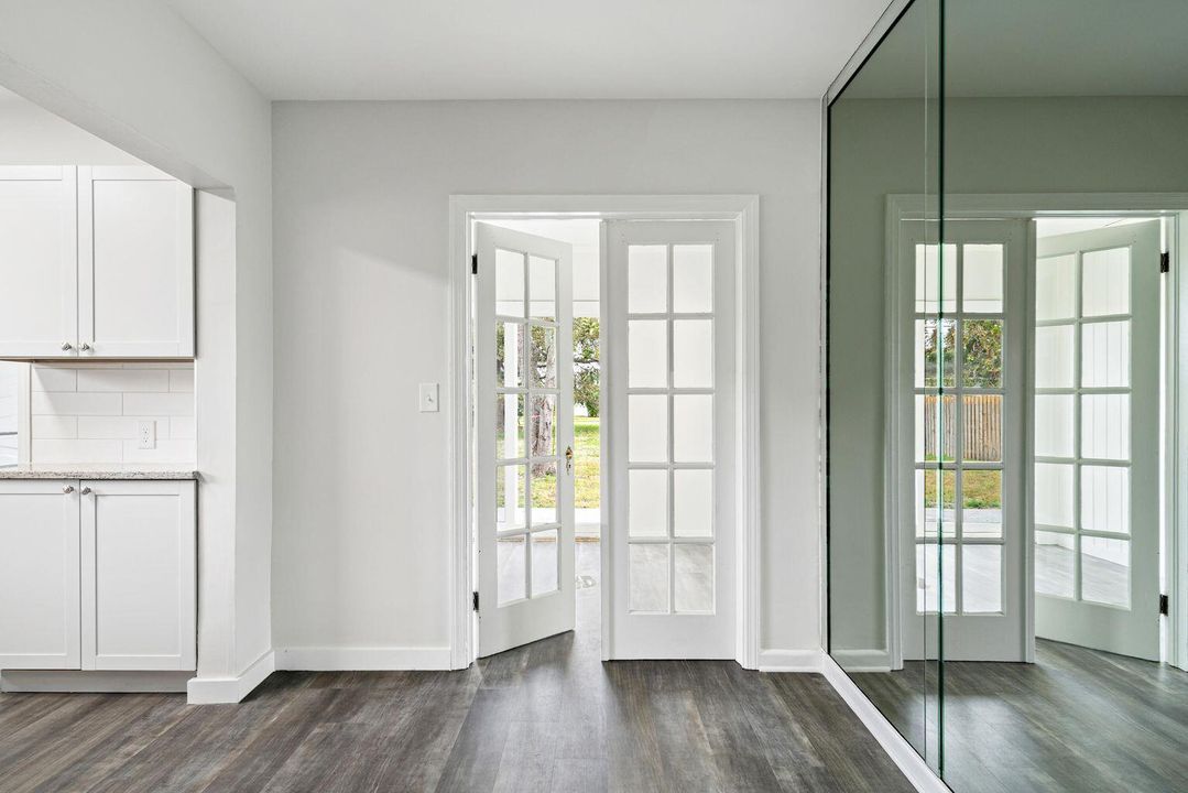 For Rent: $2,350 (2 beds, 1 baths, 1242 Square Feet)