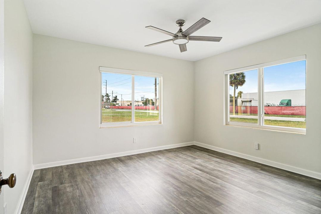 For Rent: $2,350 (2 beds, 1 baths, 1242 Square Feet)