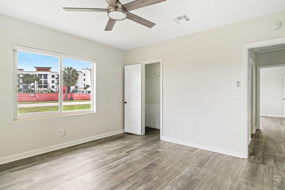 For Rent: $2,350 (2 beds, 1 baths, 1242 Square Feet)