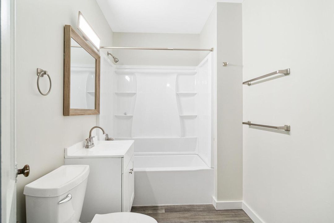 For Rent: $2,350 (2 beds, 1 baths, 1242 Square Feet)