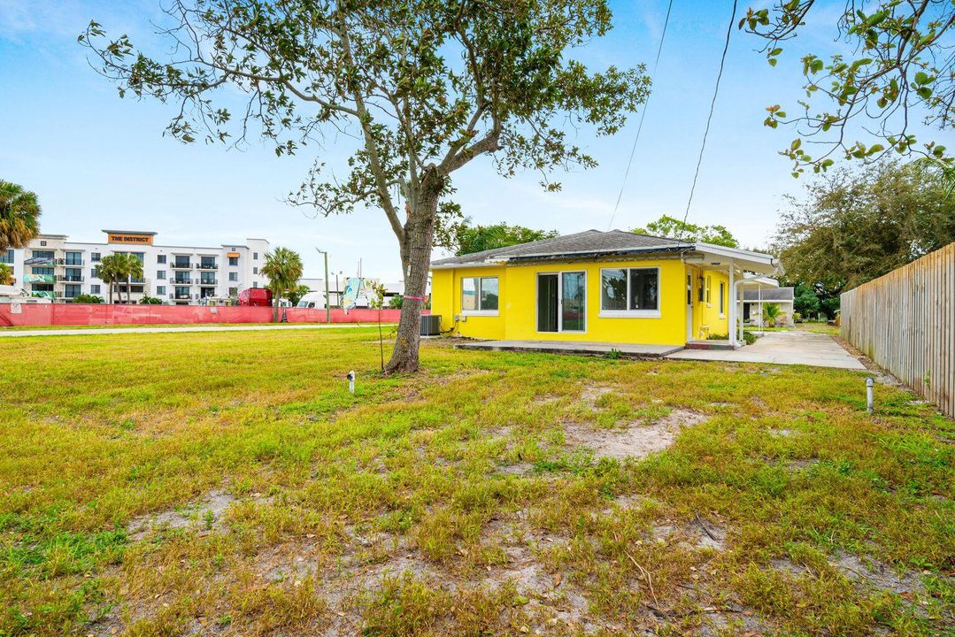 For Rent: $2,350 (2 beds, 1 baths, 1242 Square Feet)