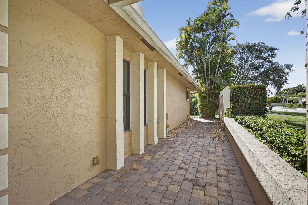 For Rent: $6,500 (3 beds, 2 baths, 1988 Square Feet)