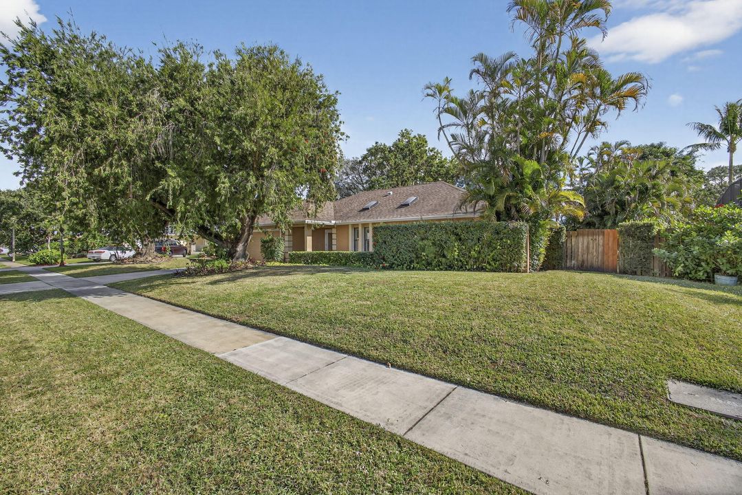 For Rent: $6,500 (3 beds, 2 baths, 1988 Square Feet)