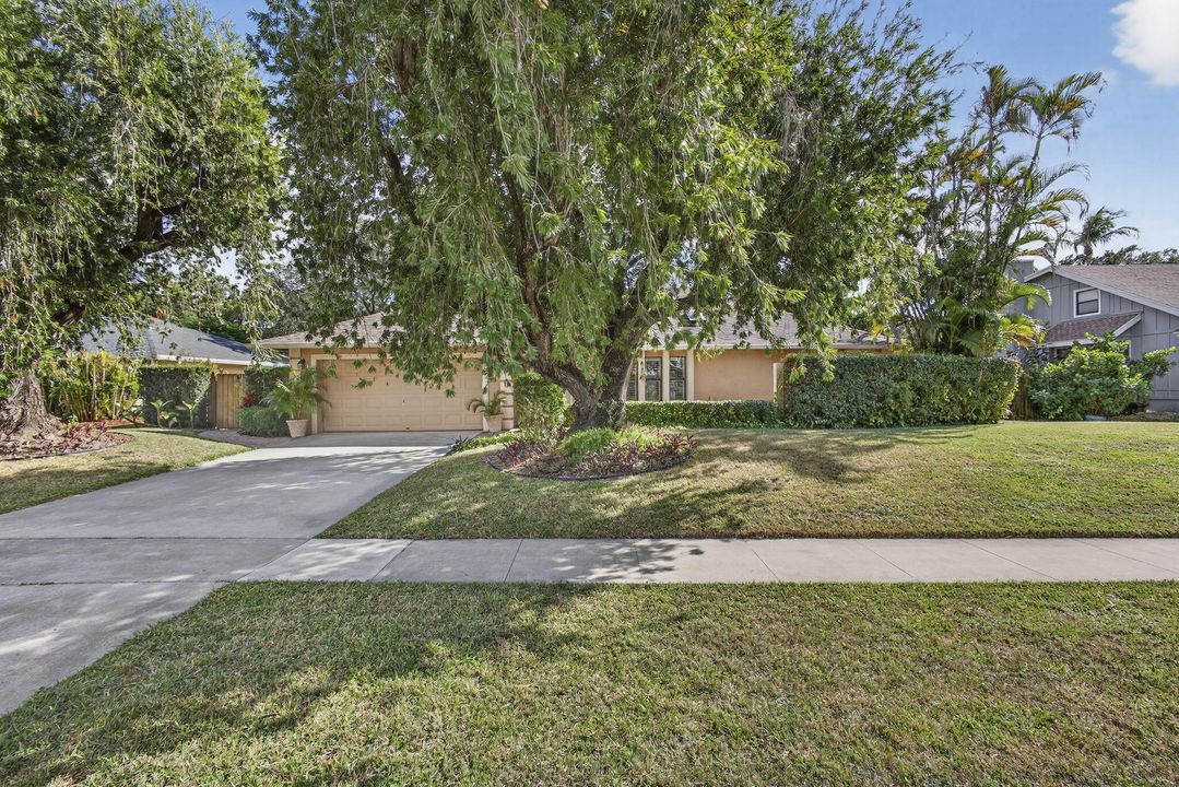 For Rent: $6,500 (3 beds, 2 baths, 1988 Square Feet)