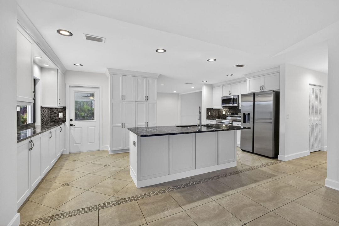 For Rent: $6,500 (3 beds, 2 baths, 1988 Square Feet)