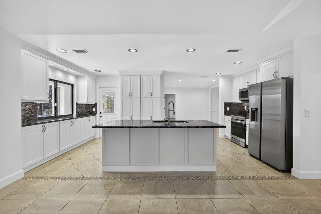 For Rent: $6,500 (3 beds, 2 baths, 1988 Square Feet)