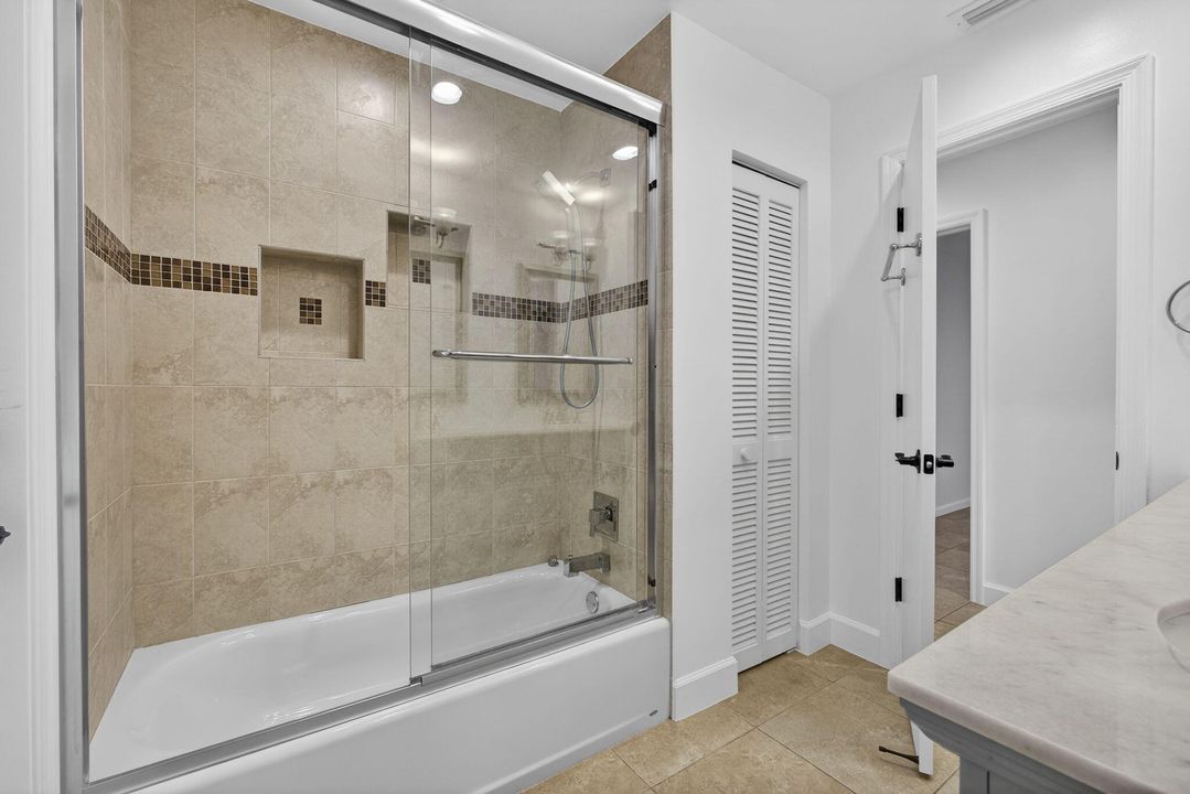 For Rent: $6,500 (3 beds, 2 baths, 1988 Square Feet)