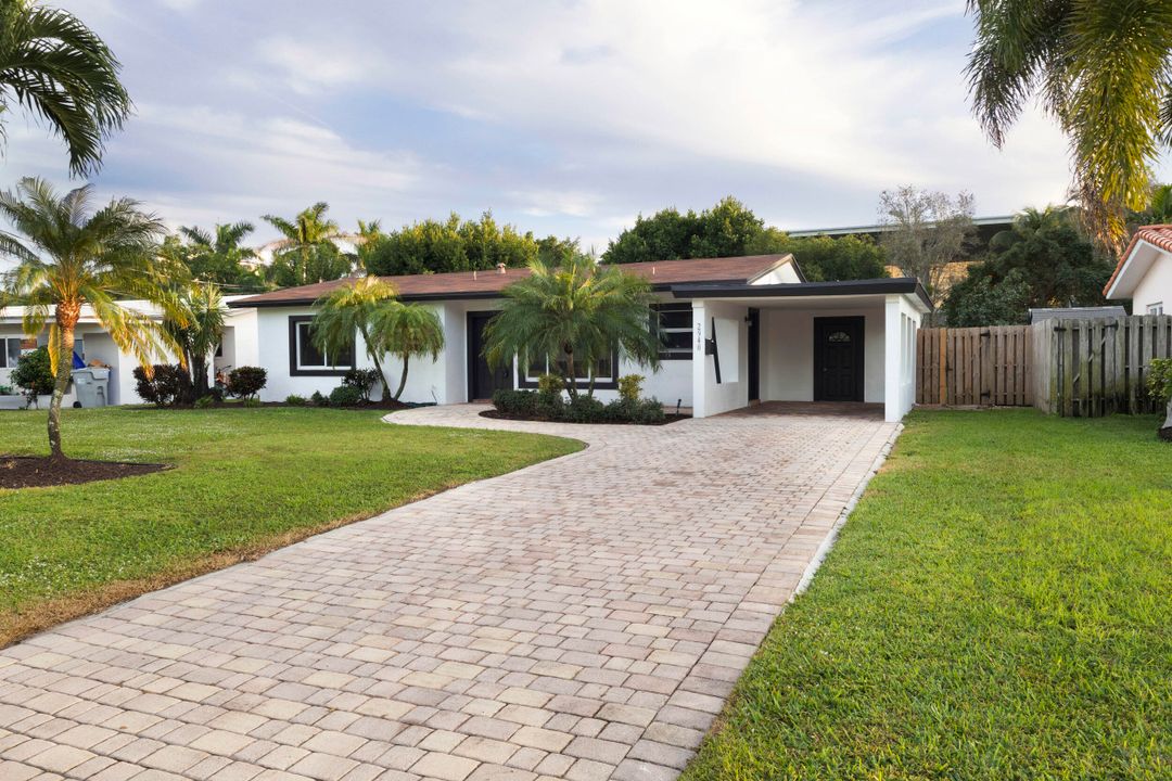 For Sale: $785,000 (3 beds, 2 baths, 1247 Square Feet)