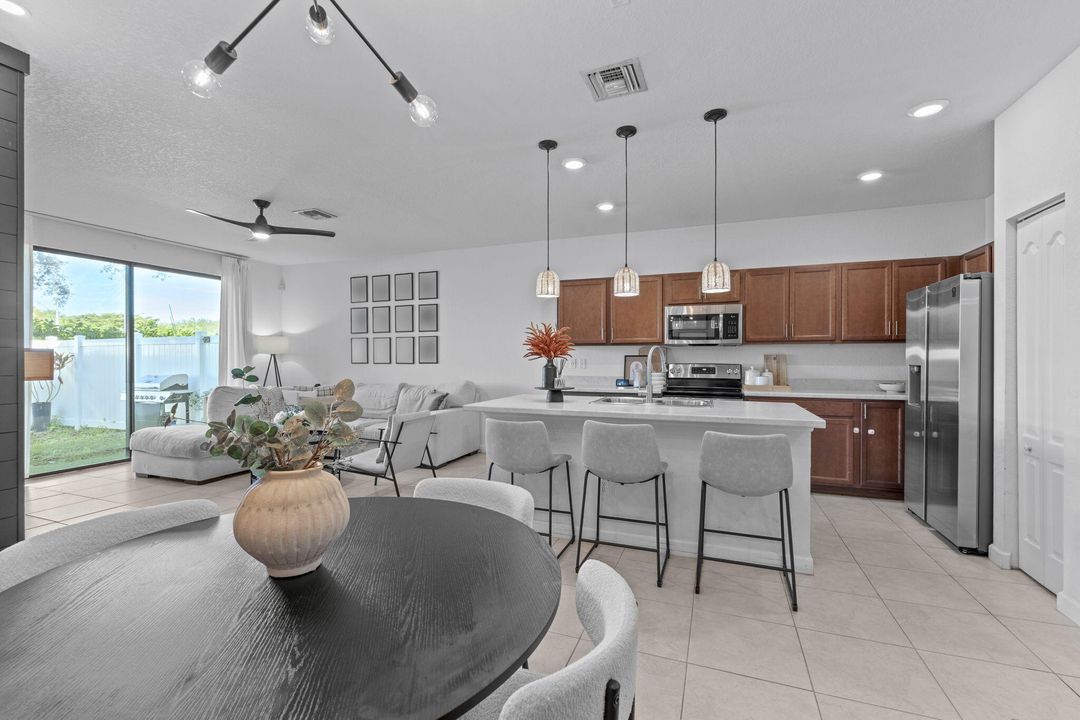 待售: $301,860 (2 贝兹, 2 浴室, 1490 平方英尺)