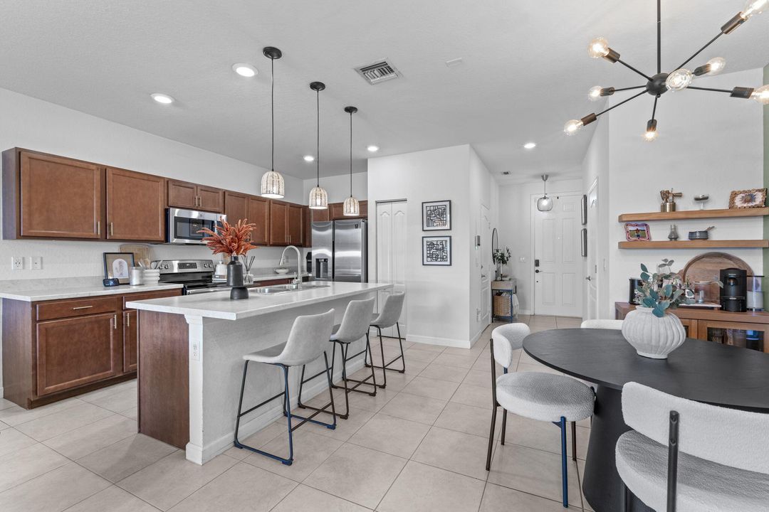 待售: $301,860 (2 贝兹, 2 浴室, 1490 平方英尺)