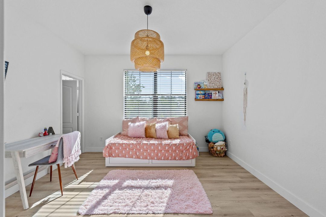 待售: $301,860 (2 贝兹, 2 浴室, 1490 平方英尺)