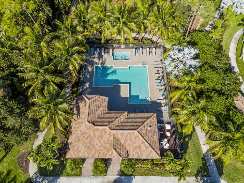 待售: $301,860 (2 贝兹, 2 浴室, 1490 平方英尺)