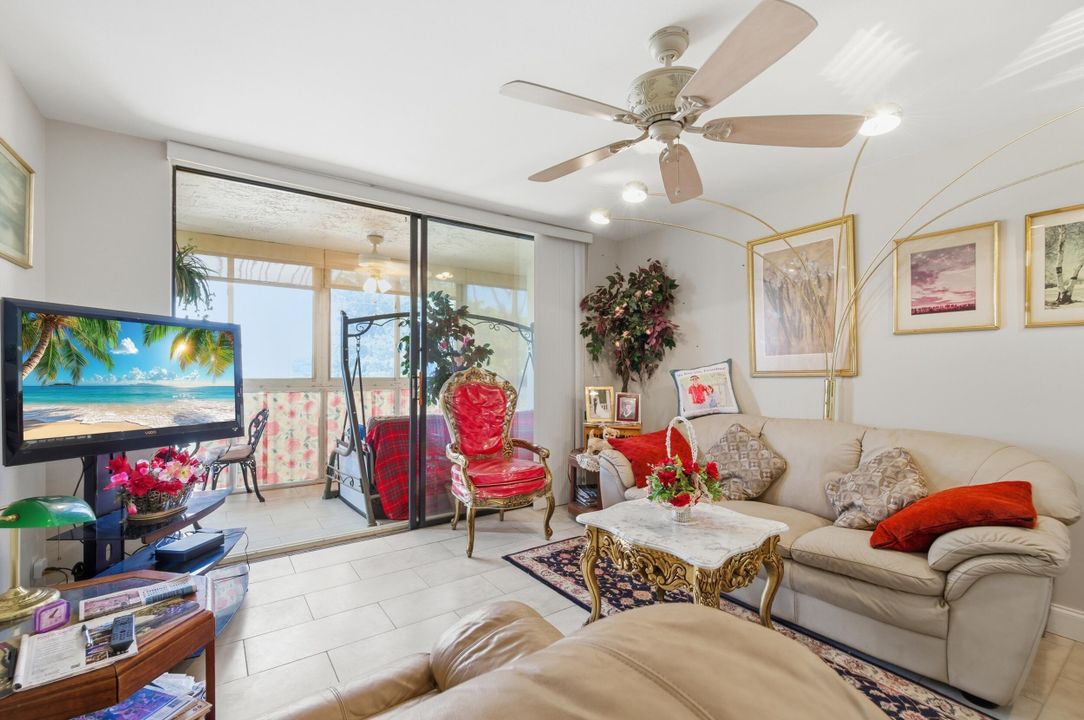 En Venta: $245,000 (2 camas, 2 baños, 984 Pies cuadrados)