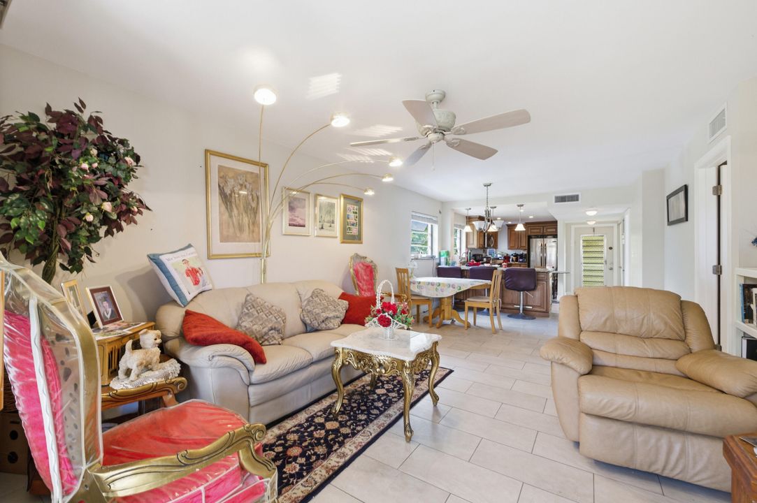 En Venta: $245,000 (2 camas, 2 baños, 984 Pies cuadrados)