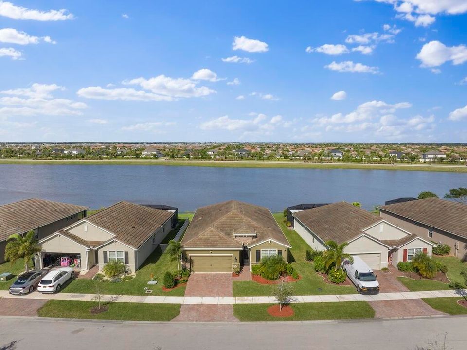 For Rent: $2,850 (3 beds, 2 baths, 2034 Square Feet)